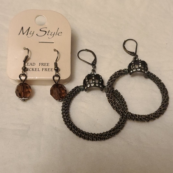 Earrings two pairs dangle pierced - Picture 1 of 2